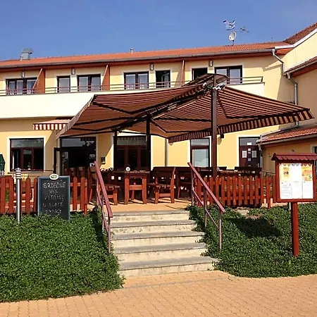 Hotel Active Wellness U Zlaté Rybky 3*